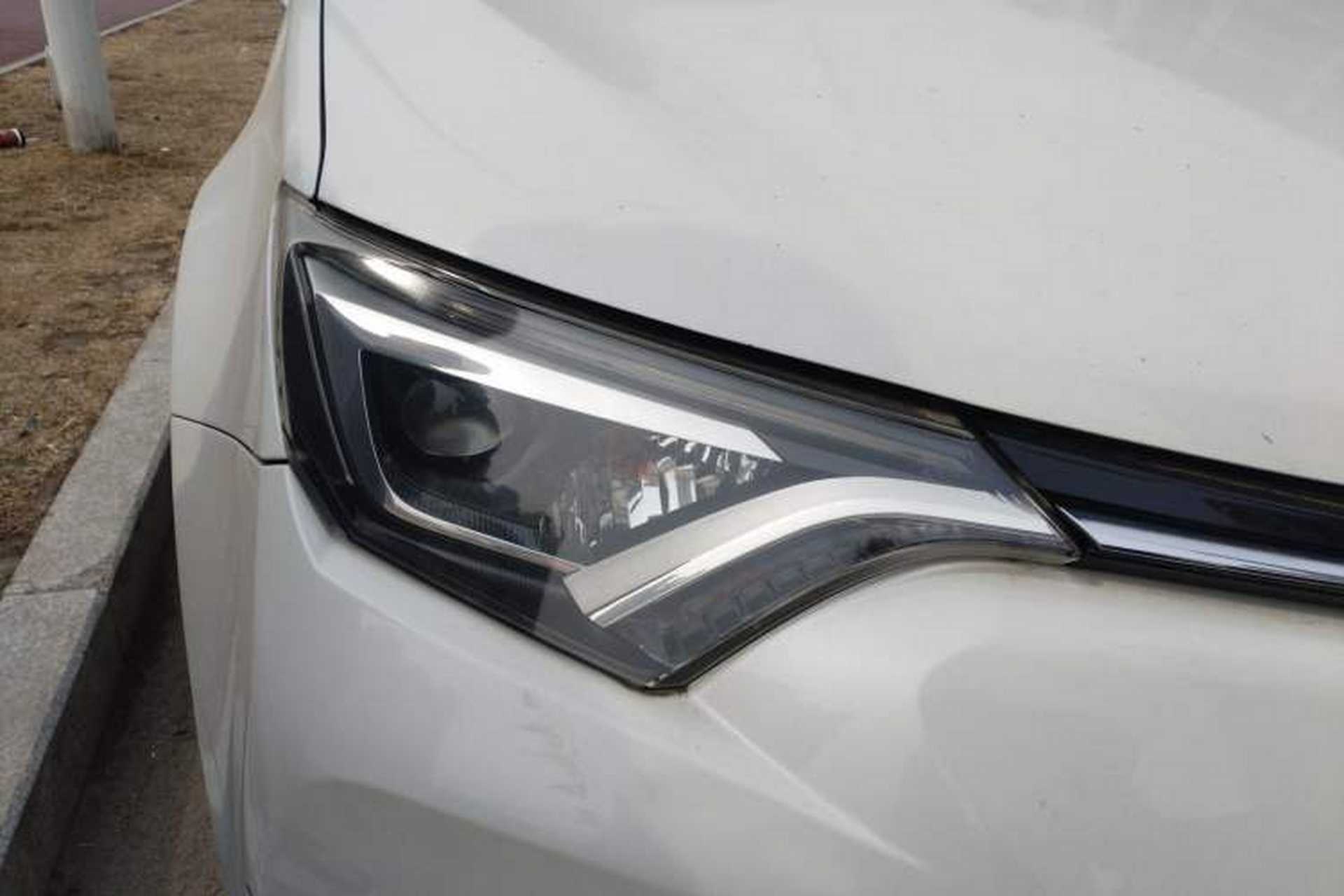 Used Toyota RAV4 2016 2.0L CVT Two-Wheel Drive Smart Edition China V Standard Right Front Headlight