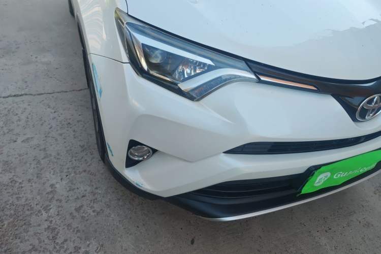 Used Toyota RAV4 2016 2.5L Automatic 4x4 Elite Edition Right Front Headlight