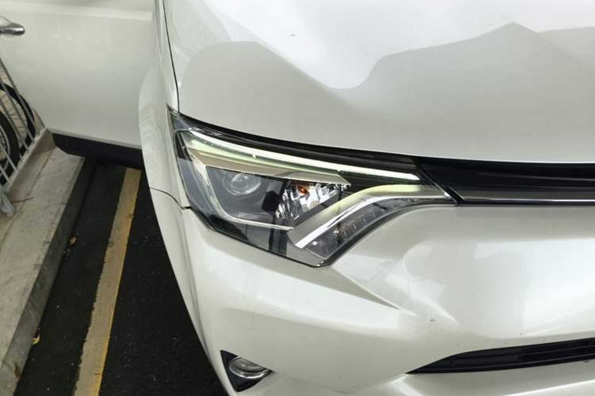 Used Toyota RAV4 2016 2.0L CVT Two-Wheel Drive Smart Edition China V Standard Right Front Headlight