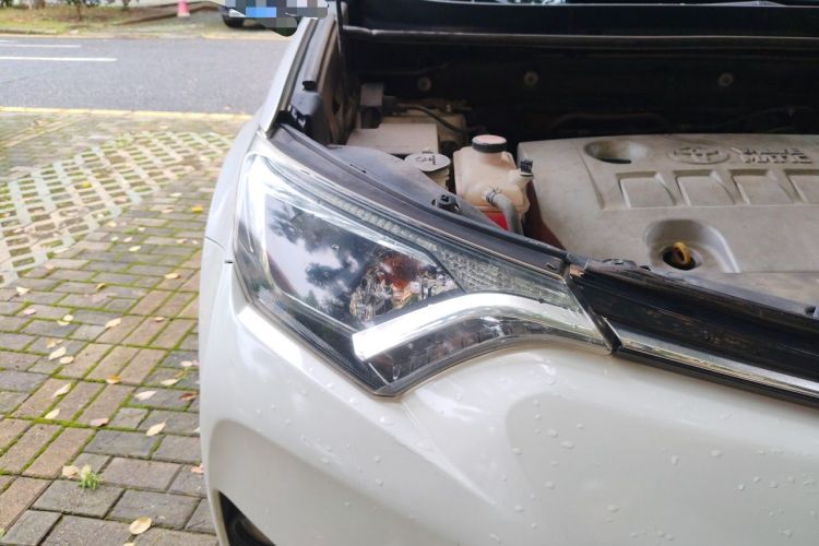 Used Toyota RAV4 2016 2.0L CVT Two-Wheel Drive Fashion Edition China V Standard Right Front Headlight