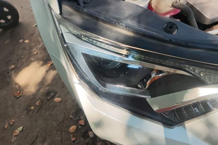 Used Toyota RAV4 2016 2.0L CVT Two-Wheel Drive Fashion Edition China V Standard Right Front Headlight