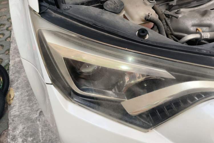Used Toyota RAV4 2016 2.5L Automatic 4x4 Elite Edition Right Front Headlight