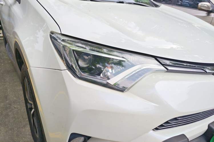Used Toyota RAV4 2016 2.0L CVT Two-Wheel Drive Fashion Edition China V Standard Right Front Headlight