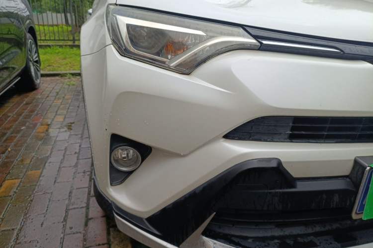 Used Toyota RAV4 2016 2.5L Automatic 4x4 Prestige Edition Right Front Headlight