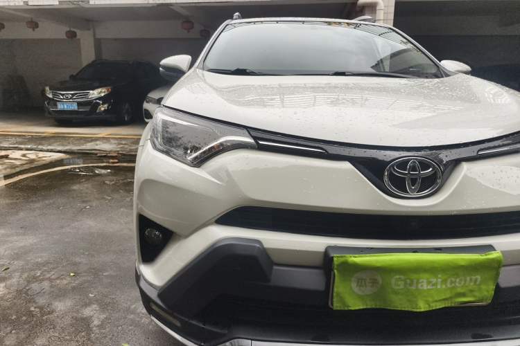 Used Toyota RAV4 2016 2.0L CVT Two-Wheel Drive Fashion Edition China V Standard Right Front Headlight