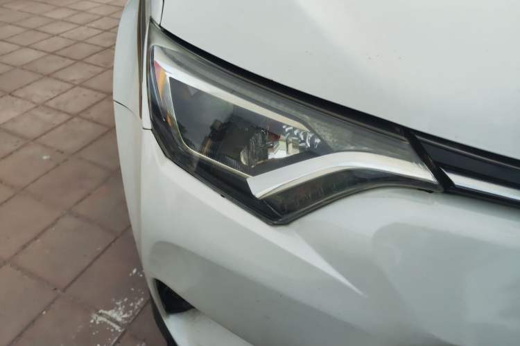 Used Toyota RAV4 2016 2.0L CVT Two-Wheel Drive Fashion Edition China V Standard Right Front Headlight