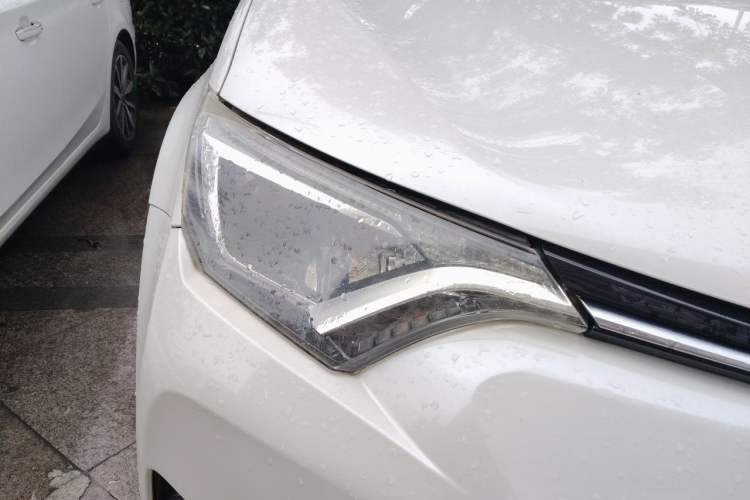 Used Toyota RAV4 2016 2.0L CVT Two-Wheel Drive Fashion Edition China V Standard Right Front Headlight