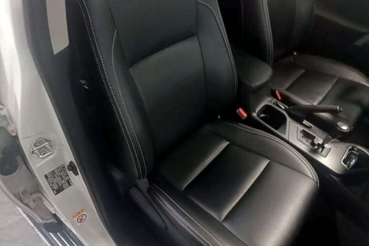 Used Toyota RAV4 2016 2.0L CVT Two-Wheel Drive Fashion Edition China V Standard Right Front Seat