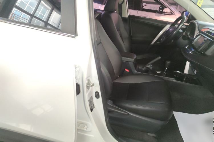 Used Toyota RAV4 2016 2.0L CVT Two-Wheel Drive Fashion Edition China V Standard Right Front Seat