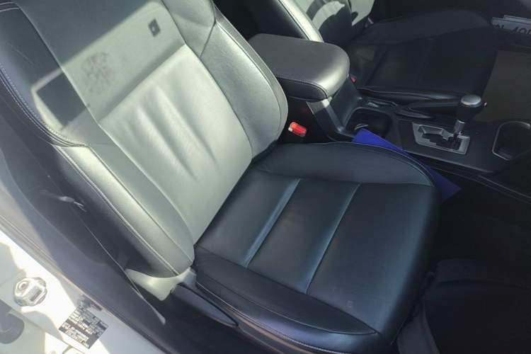 Used Toyota RAV4 2016 2.0L CVT Two-Wheel Drive Smart Edition China V Standard Right Front Seat