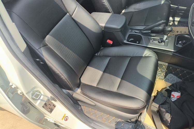 Used Toyota RAV4 2016 2.0L CVT Two-Wheel Drive Comfort Edition China V Standard Right Front Seat