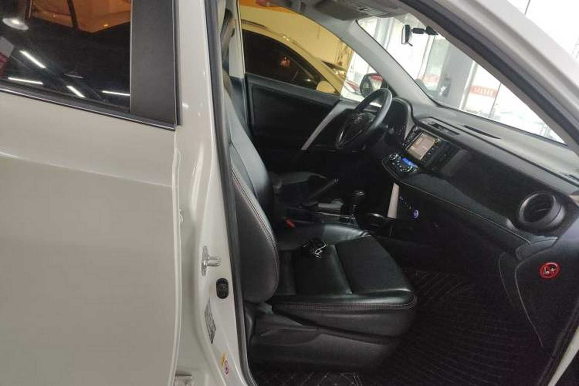 Used Toyota RAV4 2016 2.0L CVT Two-Wheel Drive Comfort Edition China V Standard Right Front Seat