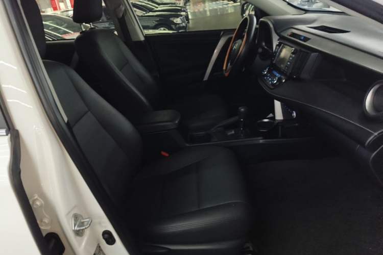 Used Toyota RAV4 2016 2.0L CVT Two-Wheel Drive Comfort Edition China V Standard Right Front Seat