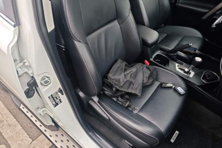 Used Toyota RAV4 2016 2.0L CVT Two-Wheel Drive Smart Edition China V Standard Right Front Seat