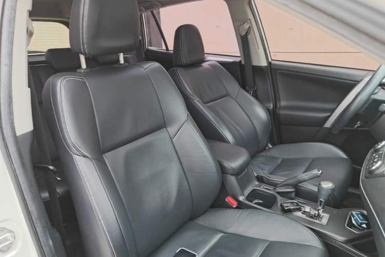 Used Toyota RAV4 2016 2.0L CVT Two-Wheel Drive Smart Edition China V Standard Right Front Seat
