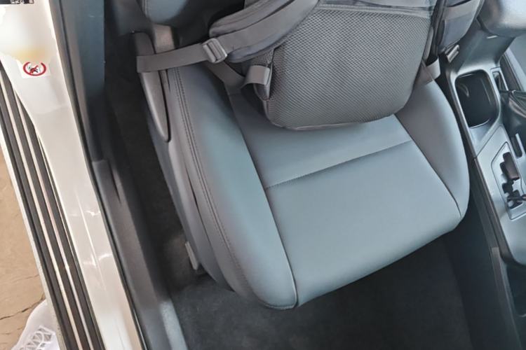 Used Toyota RAV4 2016 2.0L CVT Two-Wheel Drive Fashion Edition China V Standard Right Front Seat