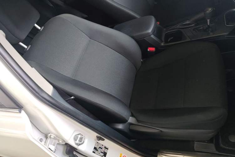 Used Toyota RAV4 2016 2.0L CVT Two-Wheel Drive Fashion Edition China V Standard Right Front Seat