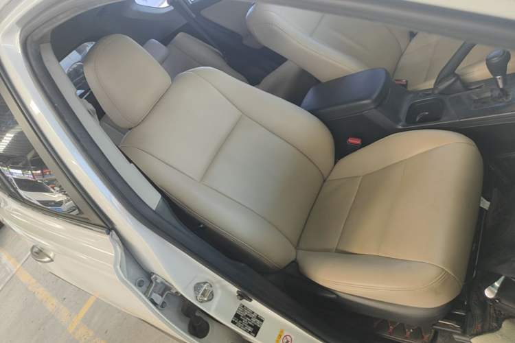 Used Toyota RAV4 2016 2.0L CVT Two-Wheel Drive Fashion Edition China V Standard Right Front Seat