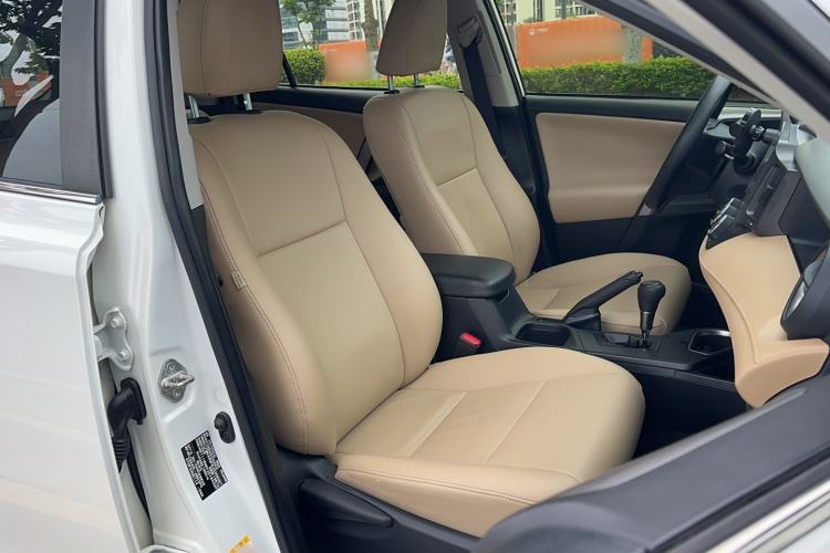 Used Toyota RAV4 2016 2.0L CVT Two-Wheel Drive Urban Edition China V Standard Right Front Seat