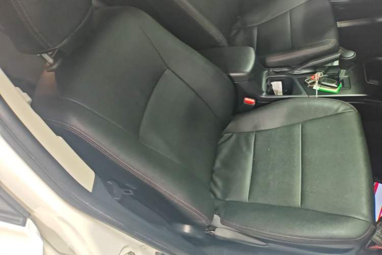 Used Toyota RAV4 2016 2.0L CVT Two-Wheel Drive Fashion Edition China V Standard Right Front Seat