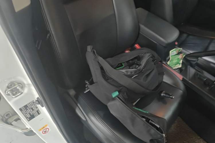 Used Toyota RAV4 2016 2.0L CVT Two-Wheel Drive Fashion Edition China V Standard Right Front Seat