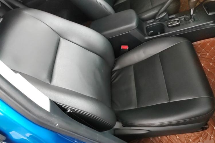 Used Toyota RAV4 2016 2.0L CVT Two-Wheel Drive Fashion Edition China V Standard Right Front Seat