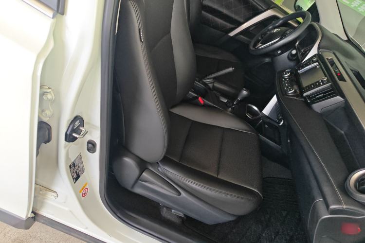 Used Toyota RAV4 2016 2.0L CVT Two-Wheel Drive Fashion Edition China V Standard Right Front Seat