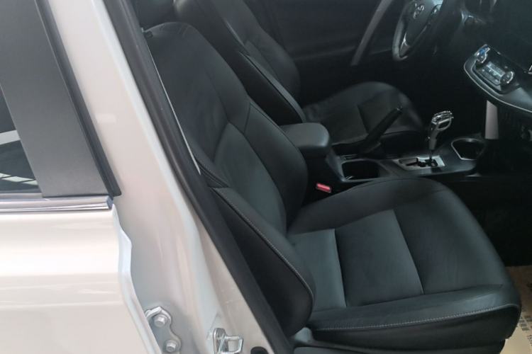 Used Toyota RAV4 2016 2.5L Automatic 4x4 Elite Edition Right Front Seat