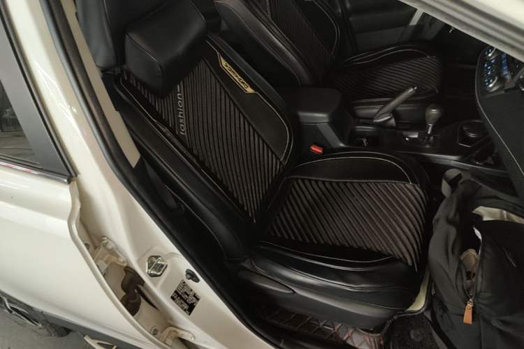 Used Toyota RAV4 2016 2.0L CVT Two-Wheel Drive Fashion Edition China V Standard Right Front Seat