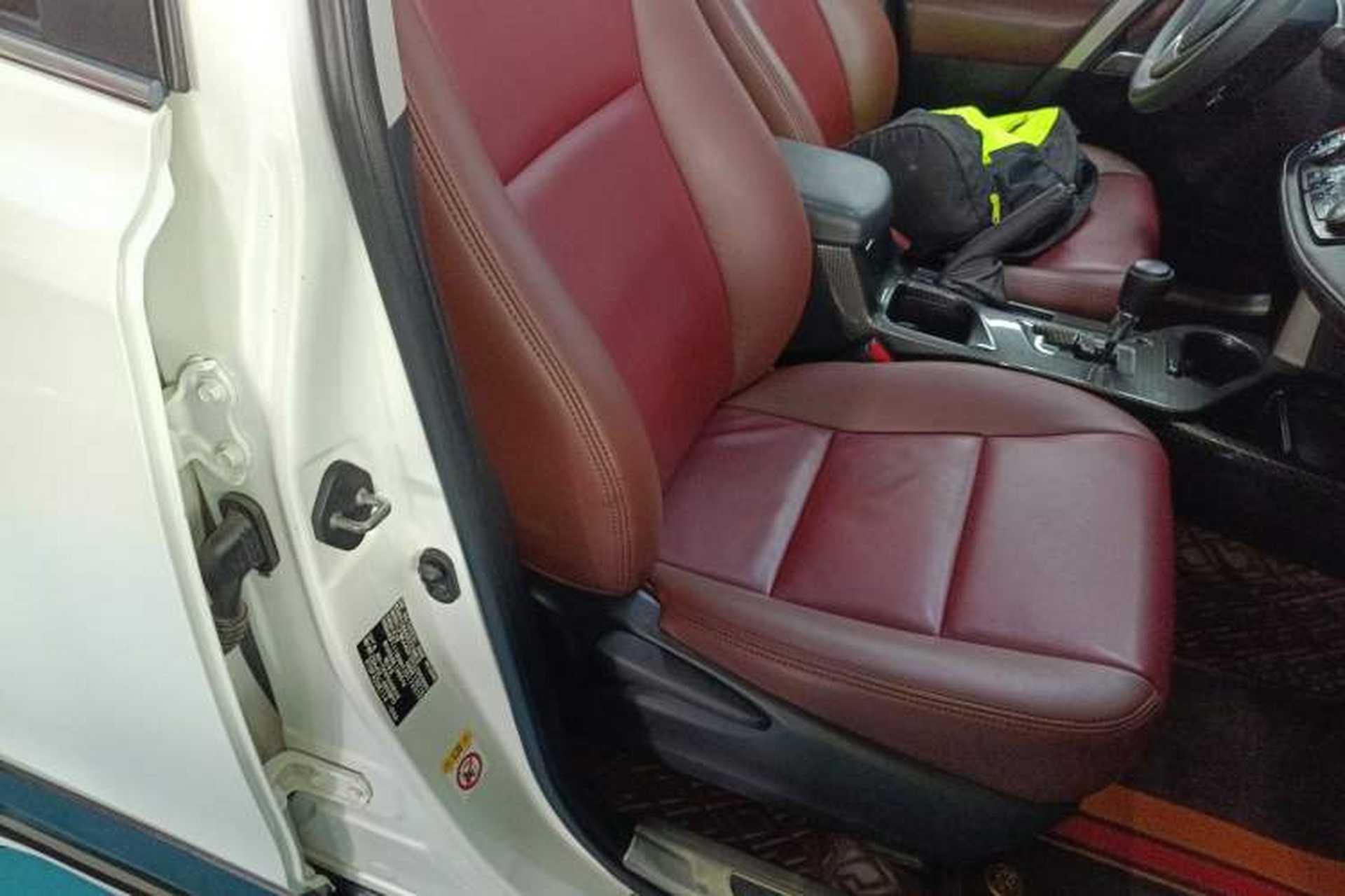 Used Toyota RAV4 2016 2.0L CVT Two-Wheel Drive Fashion Edition China V Standard Right Front Seat
