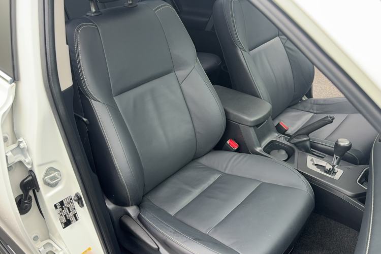 Used Toyota RAV4 2016 2.5L Automatic 4x4 Elite Edition Right Front Seat
