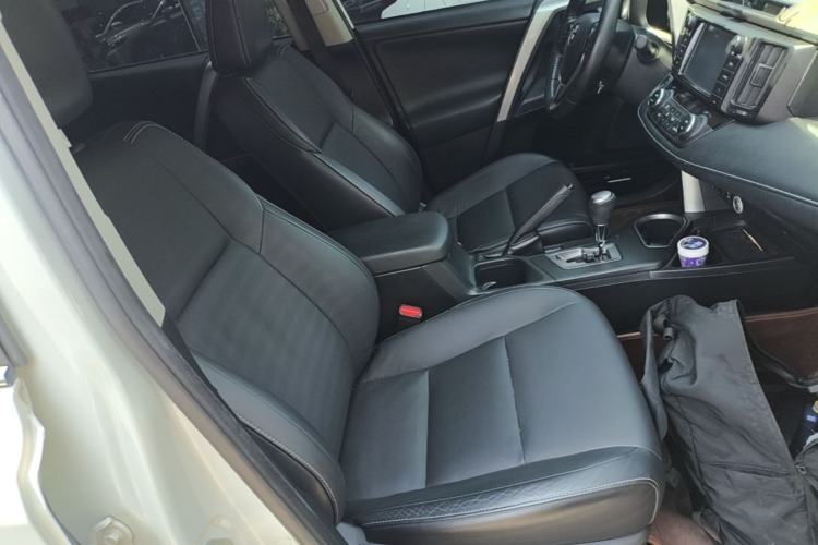 Used Toyota RAV4 2016 2.5L Automatic 4x4 Elite Edition Right Front Seat