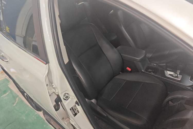 Used Toyota RAV4 2016 2.0L CVT Two-Wheel Drive Fashion Edition China V Standard Right Front Seat