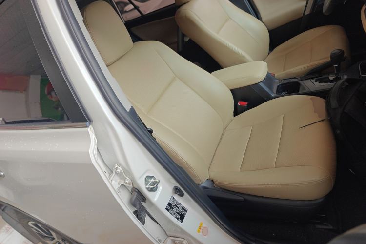 Used Toyota RAV4 2016 2.0L CVT Two-Wheel Drive Fashion Edition China V Standard Right Front Seat