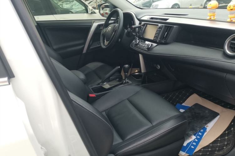 Used Toyota RAV4 2016 2.0L CVT Two-Wheel Drive Smart Edition China V Standard Right Front Seat
