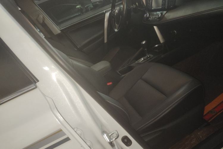 Used Toyota RAV4 2016 2.5L Automatic 4x4 Elite Edition Right Front Seat