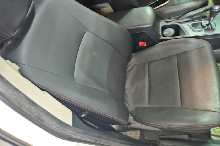 Used Toyota RAV4 2016 2.0L CVT Two-Wheel Drive Fashion Edition China V Standard Right Front Seat