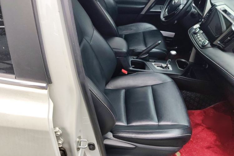 Used Toyota RAV4 2016 2.0L CVT Two-Wheel Drive Smart Edition China V Standard Right Front Seat