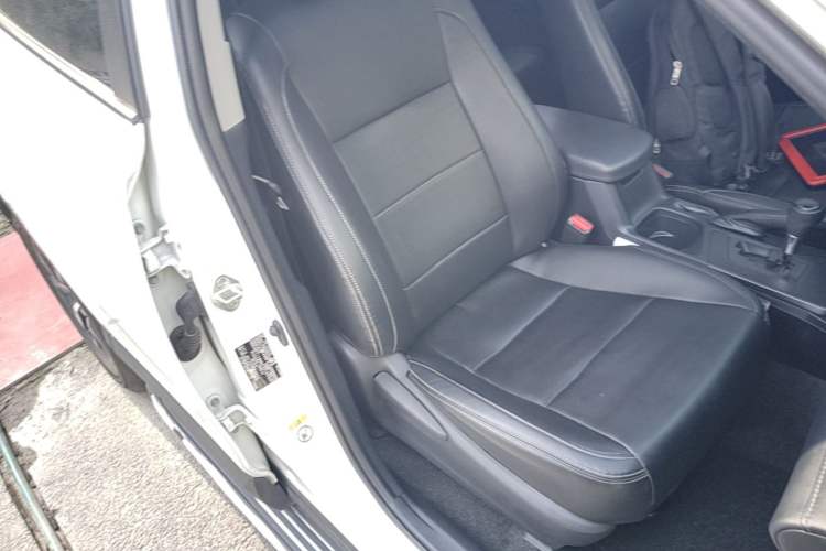 Used Toyota RAV4 2016 2.0L CVT Two-Wheel Drive Fashion Edition China V Standard Right Front Seat