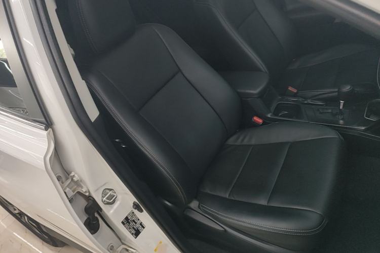 Used Toyota RAV4 2016 2.0L CVT Two-Wheel Drive Fashion Edition China V Standard Right Front Seat