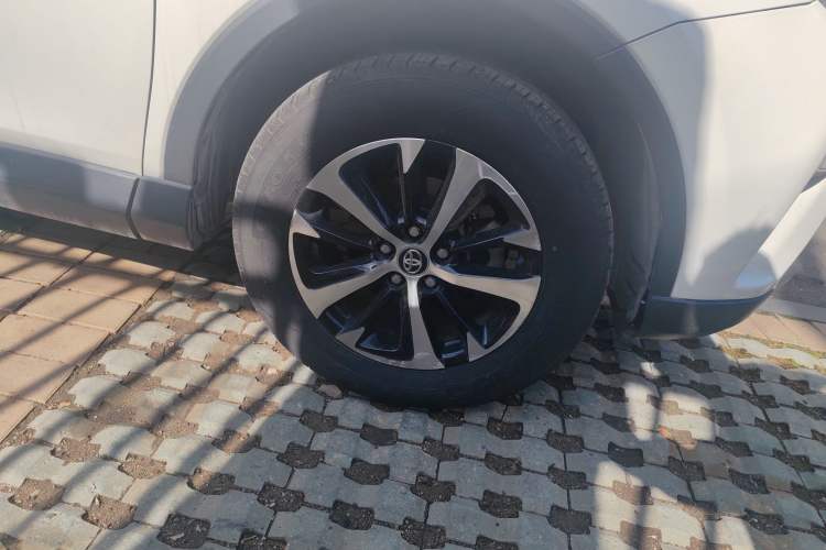 Used Toyota RAV4 2016 2.0L CVT Two-Wheel Drive Comfort Edition China V Standard Right Front Wheel Hub