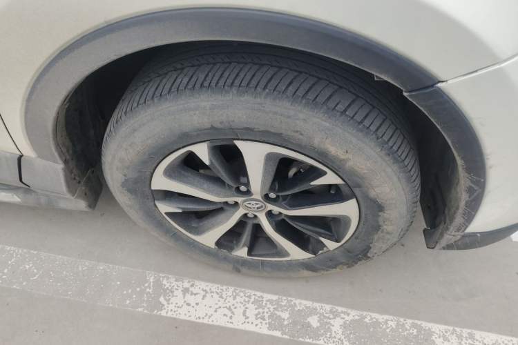 Used Toyota RAV4 2016 2.0L CVT Two-Wheel Drive Comfort Edition China V Standard Right Front Wheel Hub