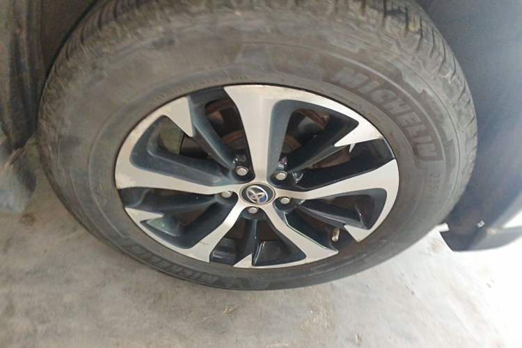 Used Toyota RAV4 2016 2.0L CVT Two-Wheel Drive Fashion Edition China V Standard Right Front Wheel Hub