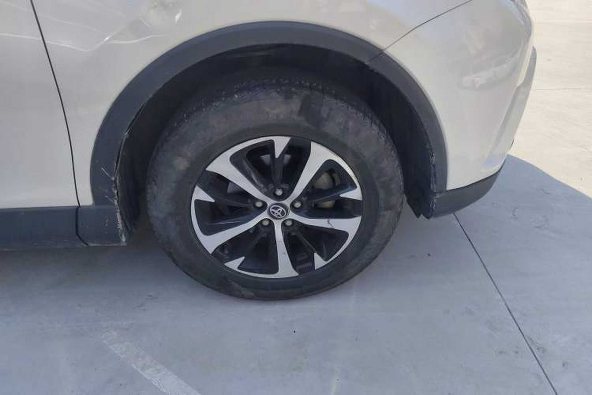 Used Toyota RAV4 2016 2.0L CVT Two-Wheel Drive Fashion Edition China V Standard Right Front Wheel Hub