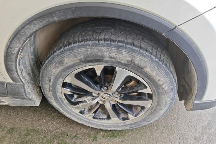 Used Toyota RAV4 2016 2.0L CVT Two-Wheel Drive Fashion Edition China V Standard Right Front Wheel Hub