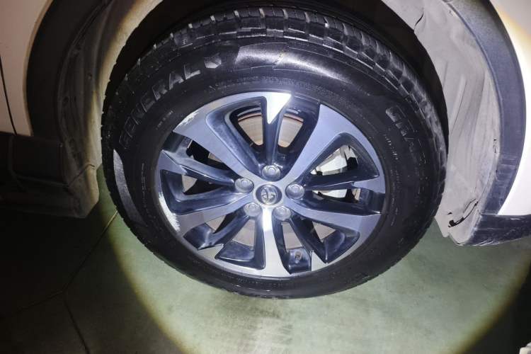Used Toyota RAV4 2016 2.0L CVT Two-Wheel Drive Fashion Edition China V Standard Right Front Wheel Hub