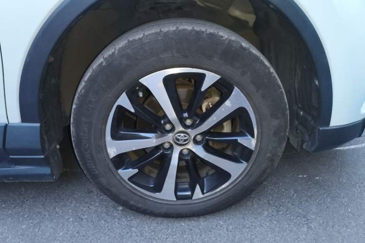 Used Toyota RAV4 2016 2.0L CVT 4x4 New Edition China V Standard Right Front Wheel Hub