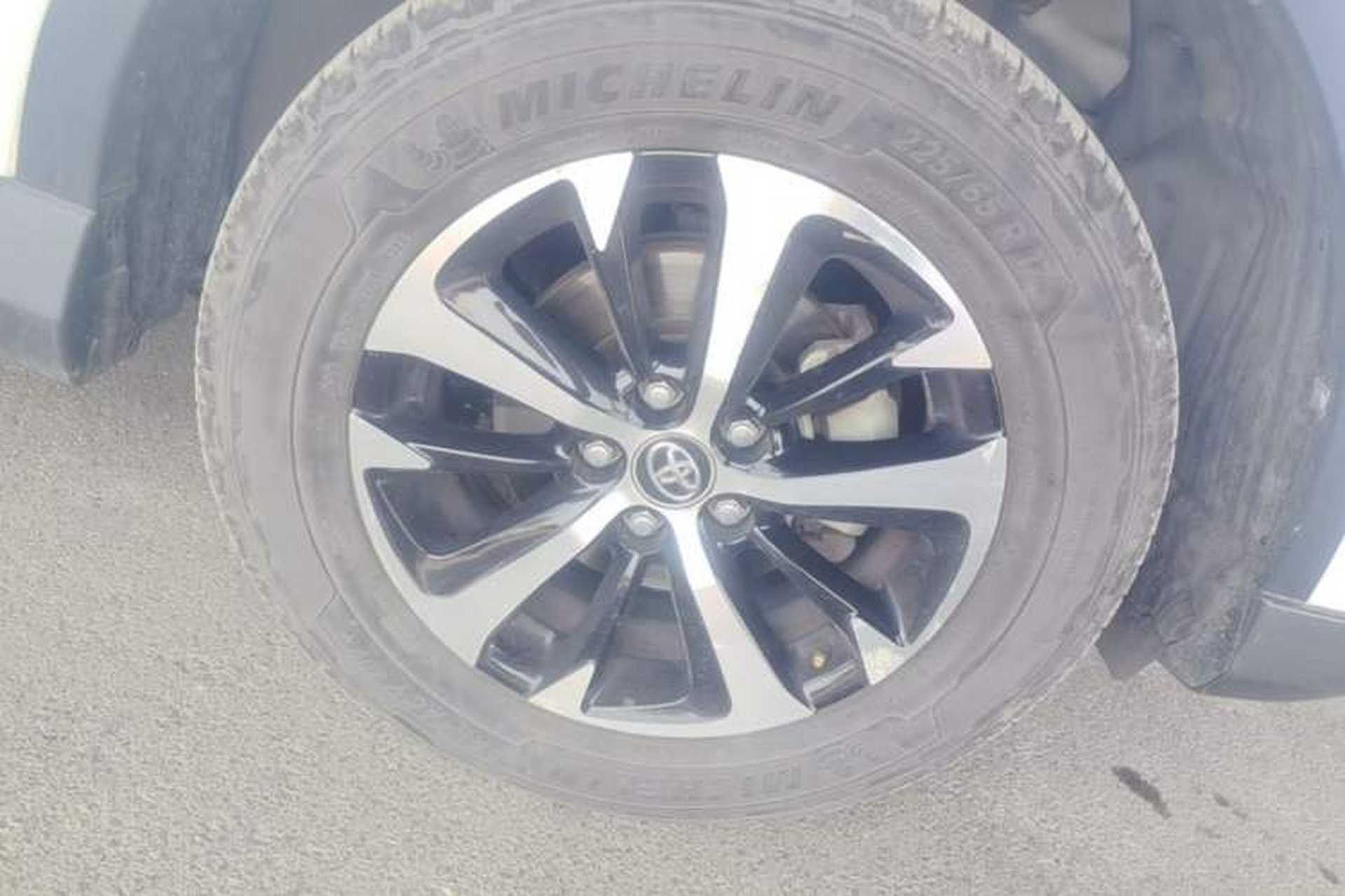 Used Toyota RAV4 2016 2.0L CVT Two-Wheel Drive Smart Edition China V Standard Right Front Wheel Hub