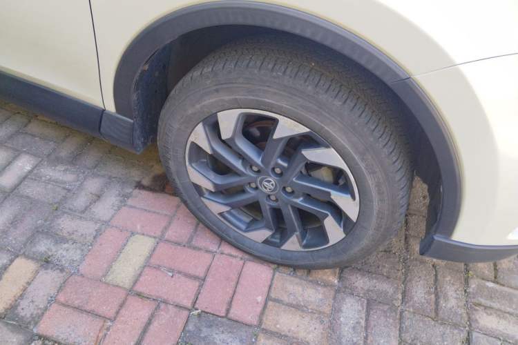 Used Toyota RAV4 2016 2.5L Automatic 4x4 Elite Edition Right Front Wheel Hub
