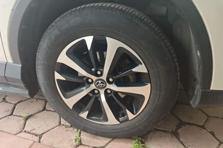 Used Toyota RAV4 2016 2.0L CVT Two-Wheel Drive Smart Edition China V Standard Right Front Wheel Hub